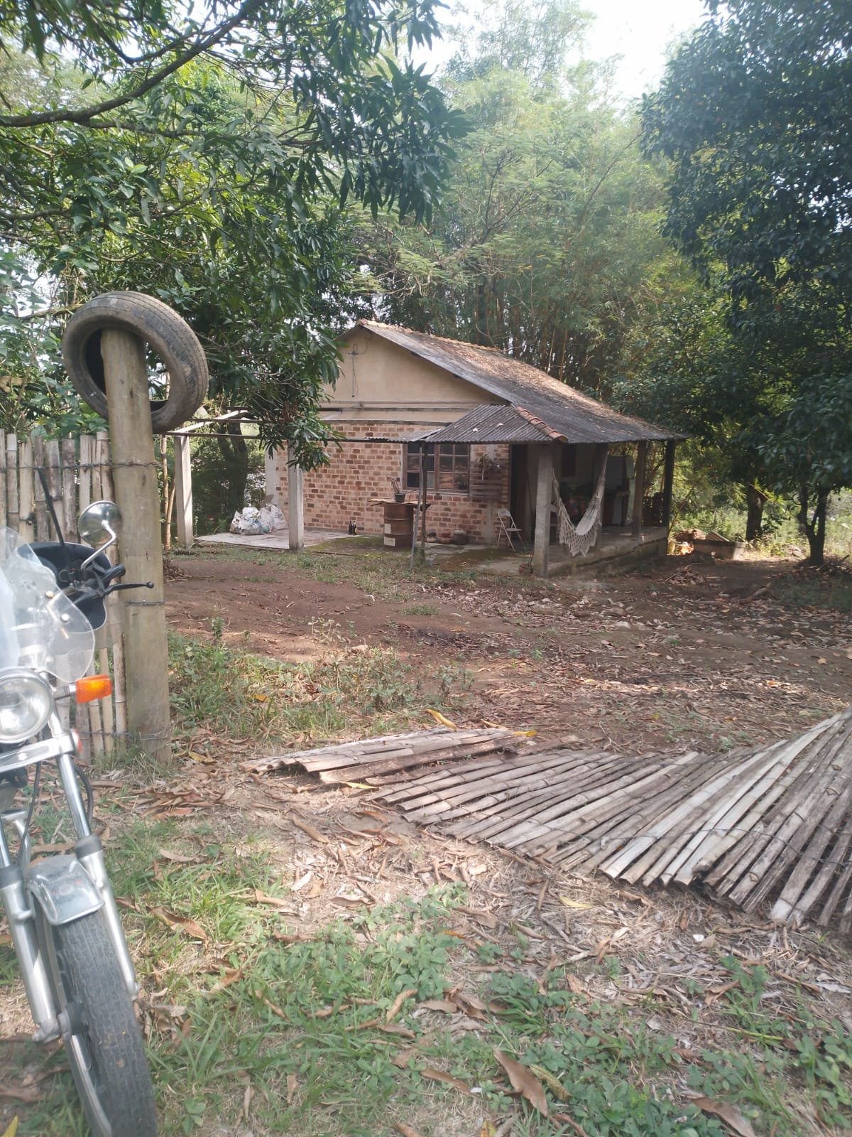 CS00010 - Sítio com Área 5.000mts 2  mais 3 terrenos e 1  lotes 60/61/62 em  Itaboraí, Rj.