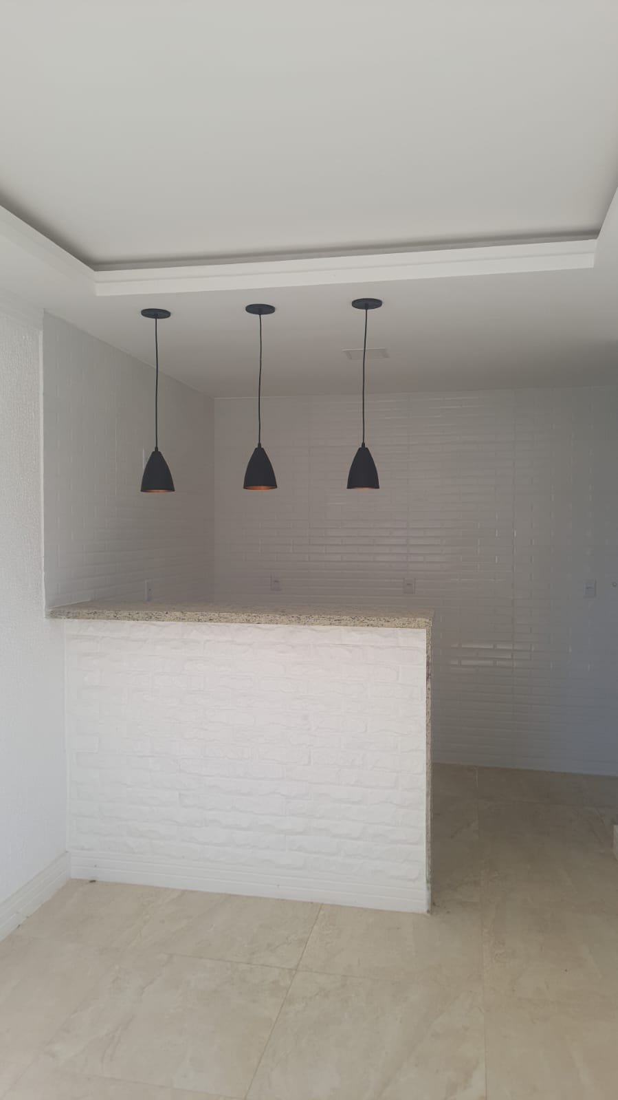 CS00014 - Vende-se kitnet NOVA a 2  minutos da praia de Cabo Frio, Unamar - RJ