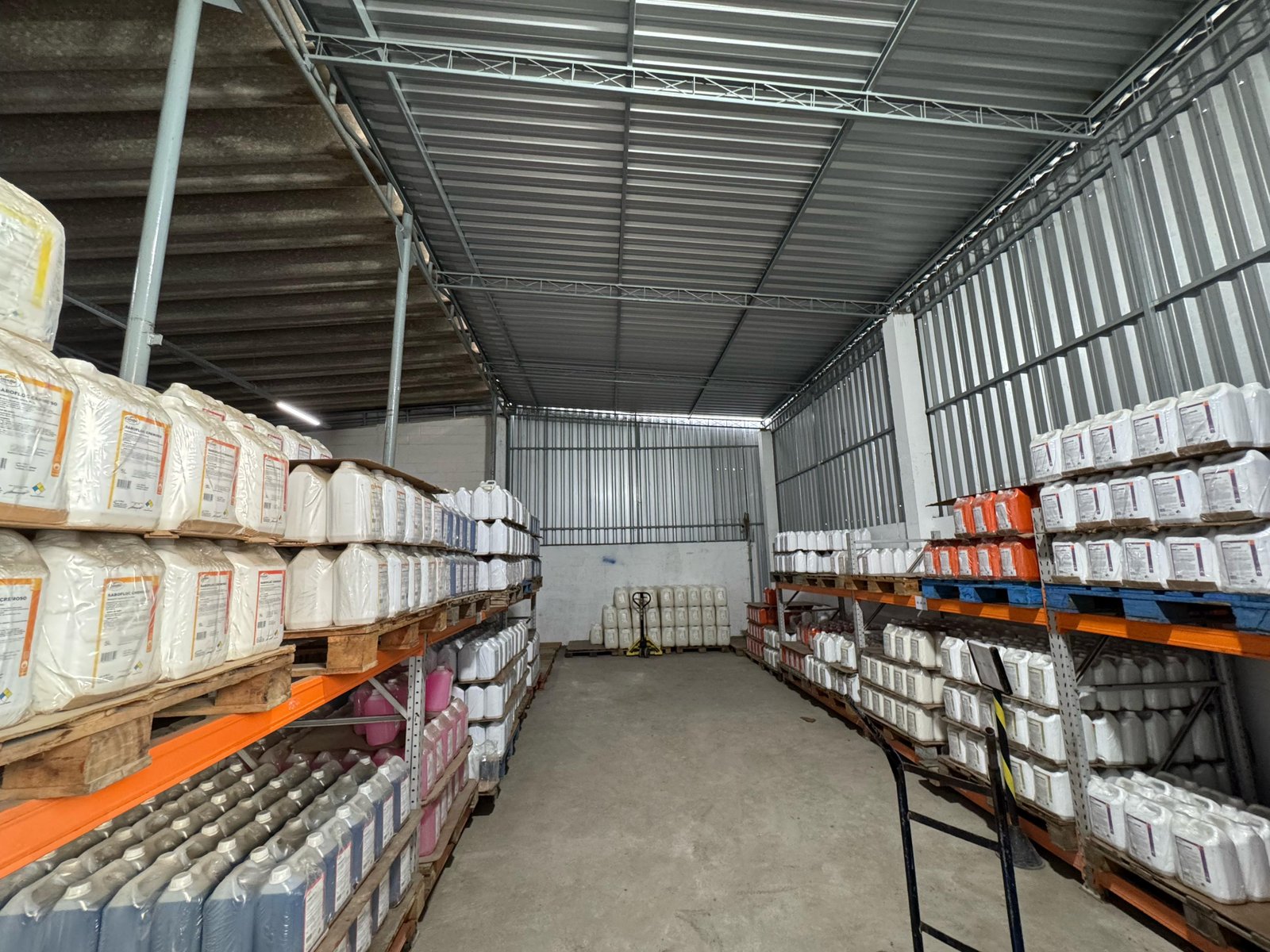 EMP0005 - EMPRESA EM FUNCIONAMENTO COM CONTRATO