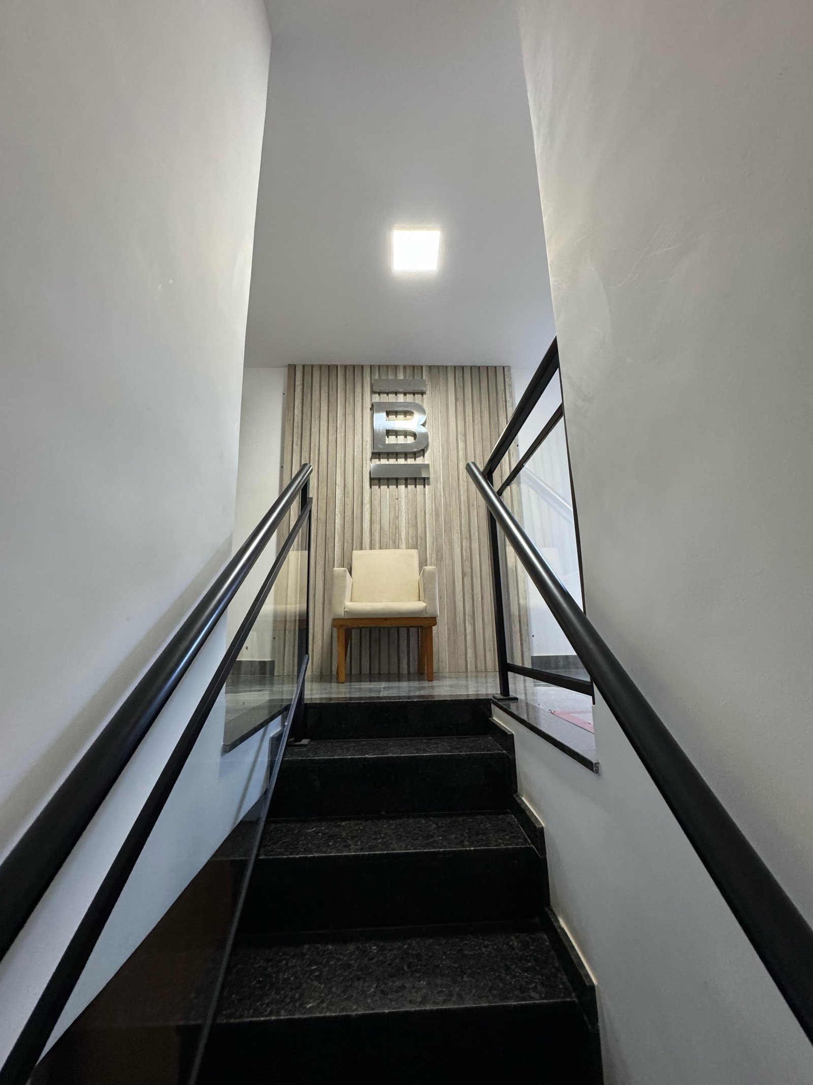 EMP0005 - EMPRESA EM FUNCIONAMENTO COM CONTRATO