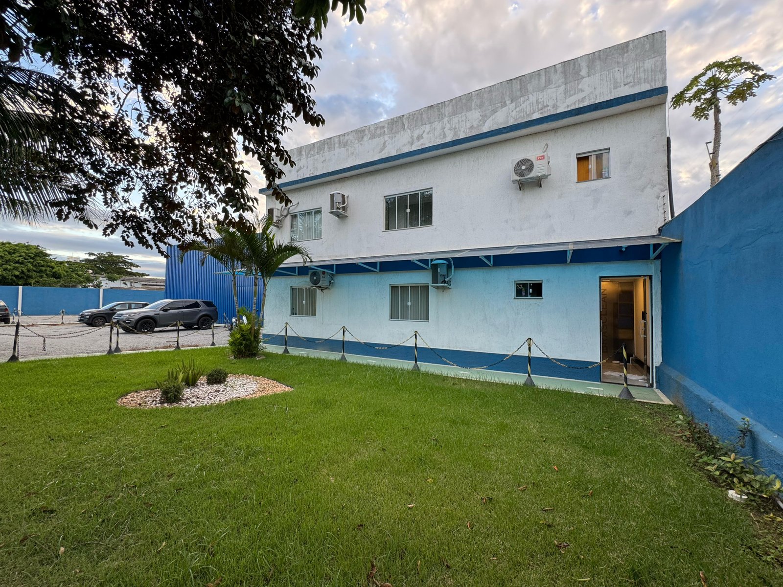 EMP0005 - EMPRESA EM FUNCIONAMENTO COM CONTRATO