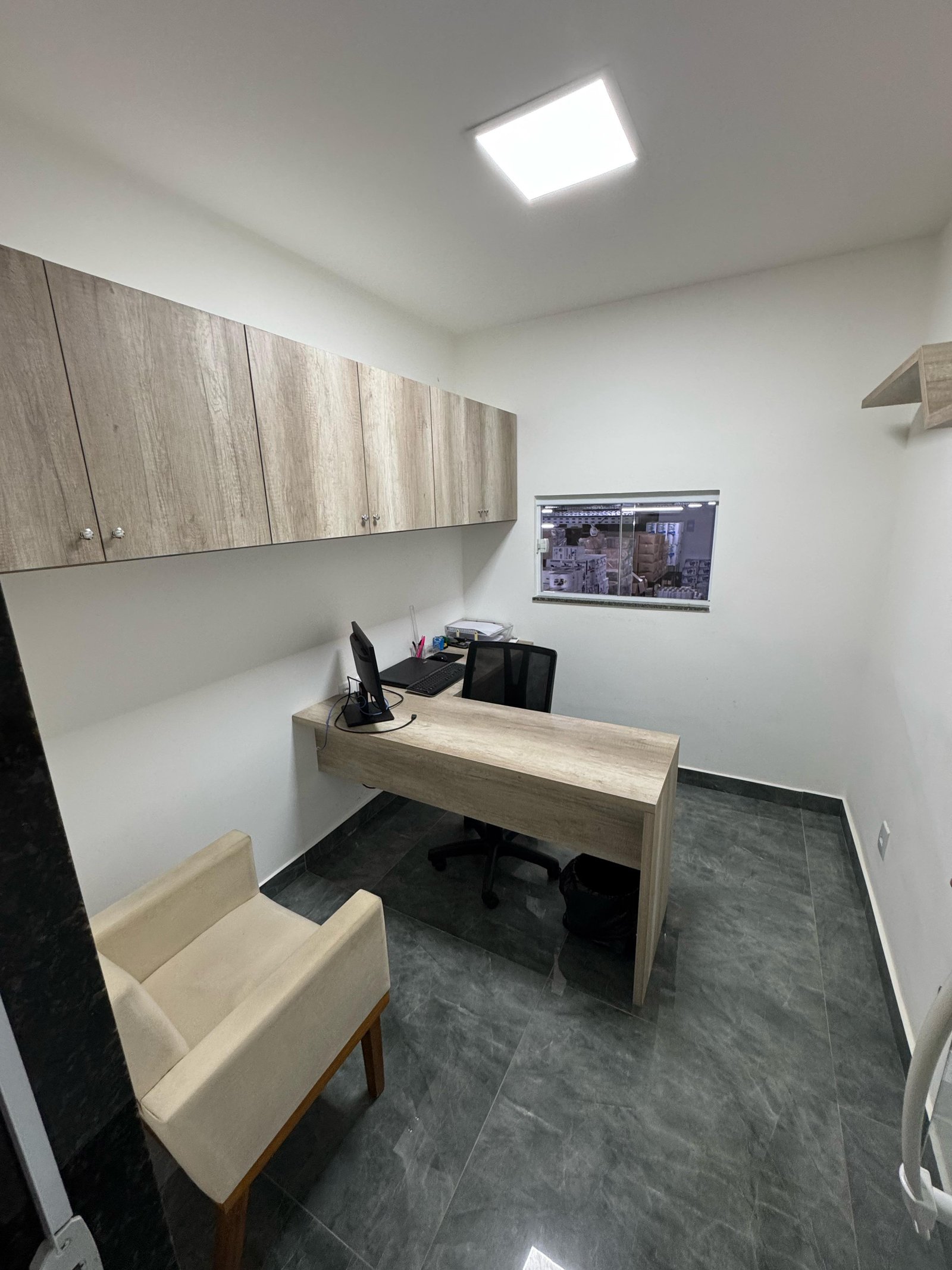 EMP0005 - EMPRESA EM FUNCIONAMENTO COM CONTRATO