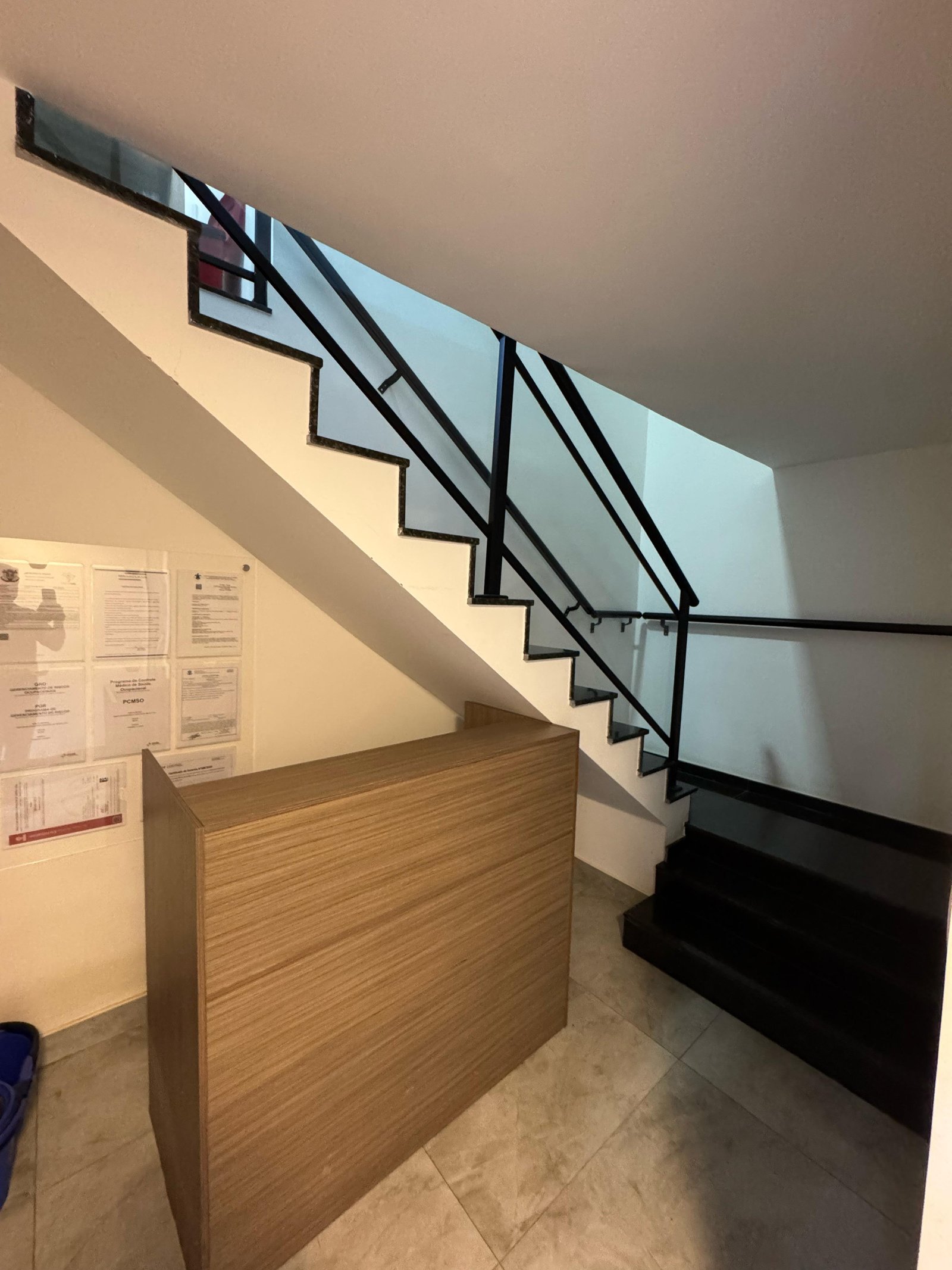 EMP0005 - EMPRESA EM FUNCIONAMENTO COM CONTRATO