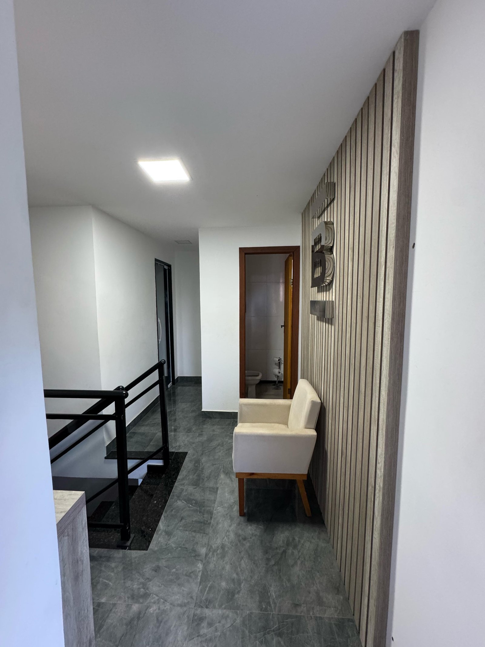 EMP0005 - EMPRESA EM FUNCIONAMENTO COM CONTRATO