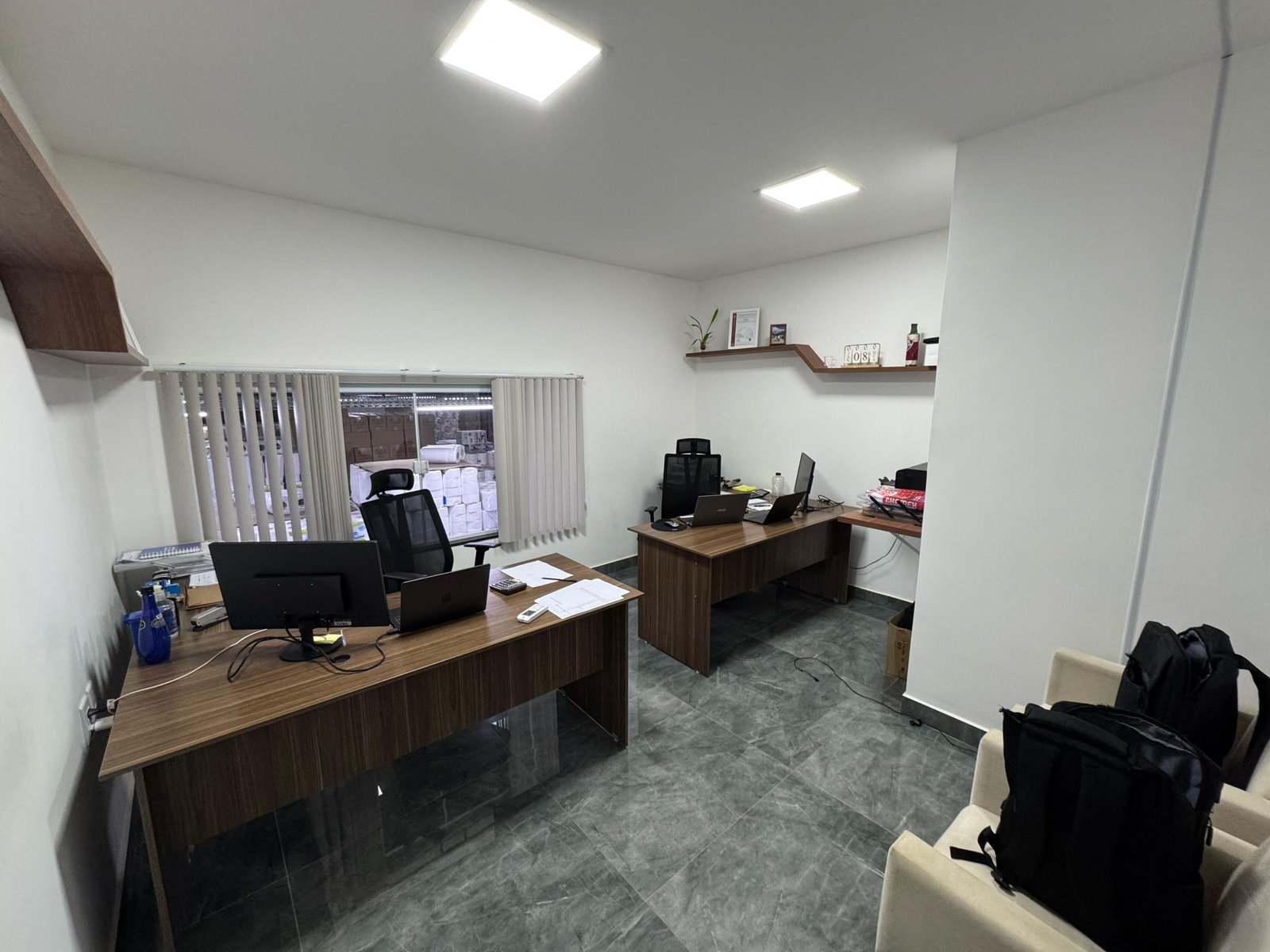 EMP0005 - EMPRESA EM FUNCIONAMENTO COM CONTRATO