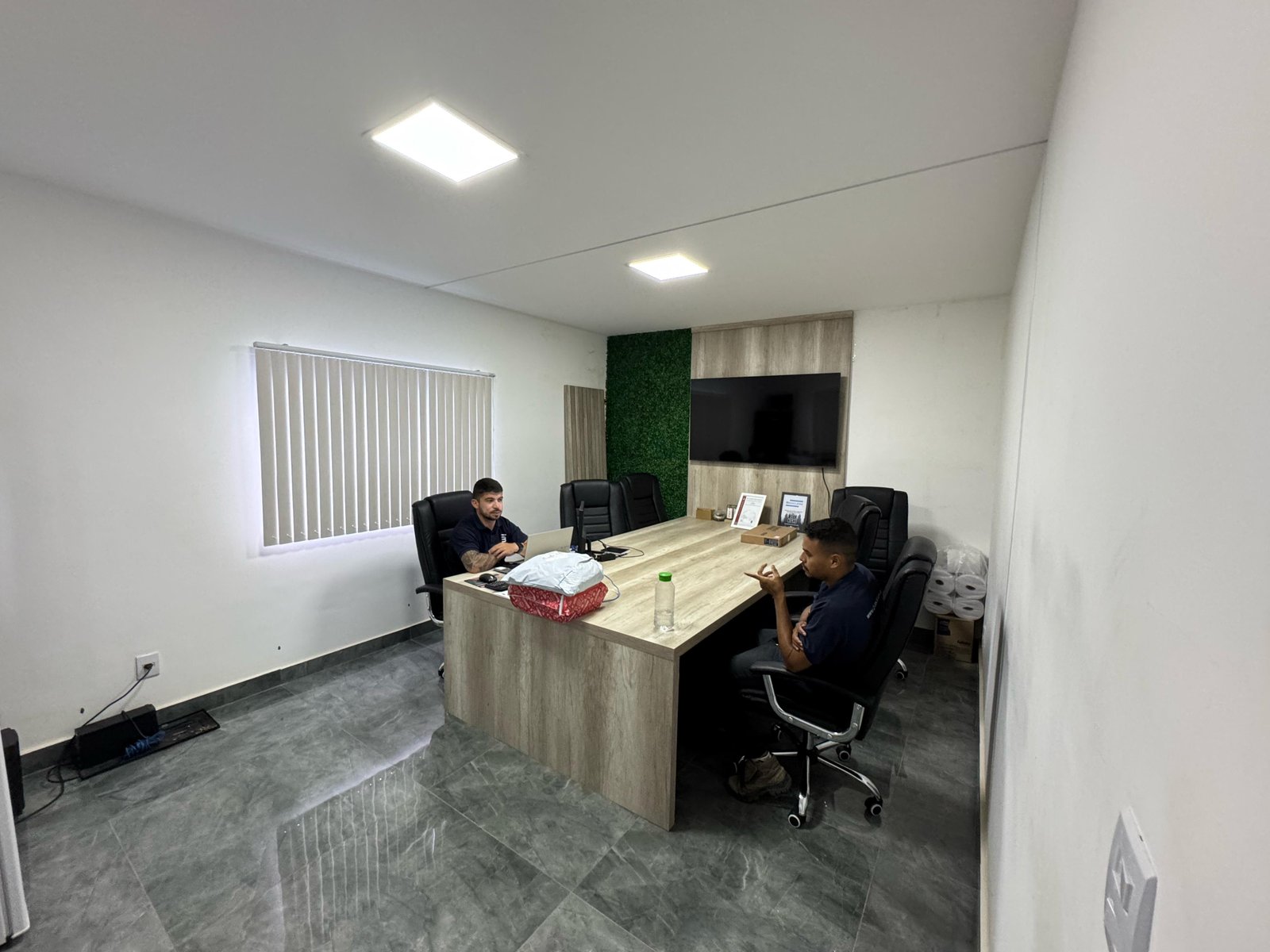 EMP0005 - EMPRESA EM FUNCIONAMENTO COM CONTRATO