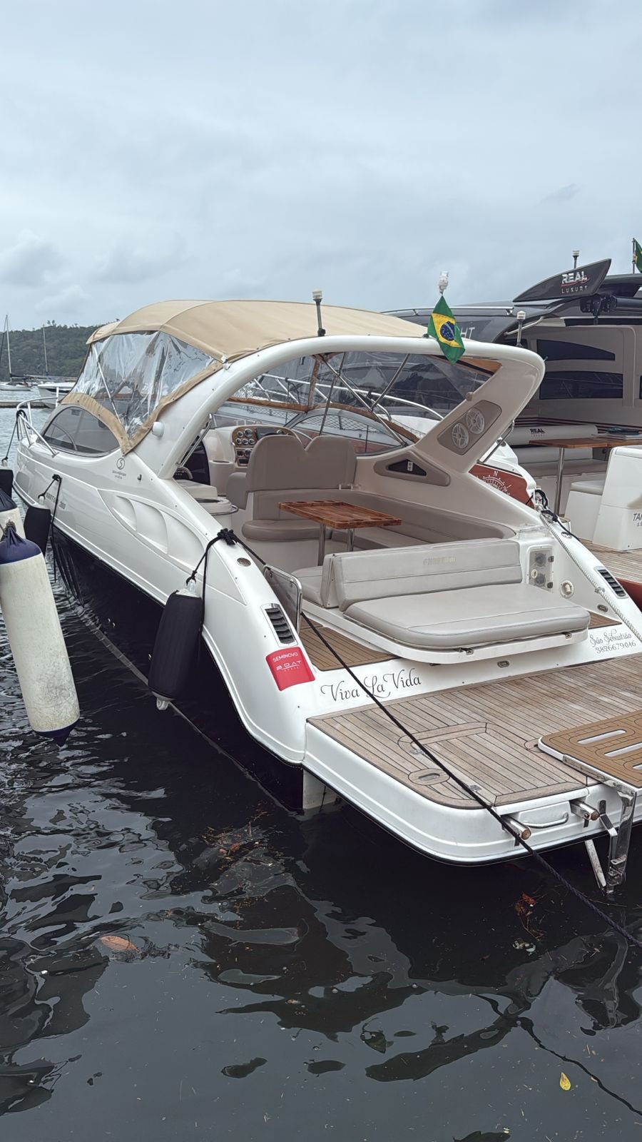 Oportunidade em Angra: Lancha 2012 – Performance e Conforto