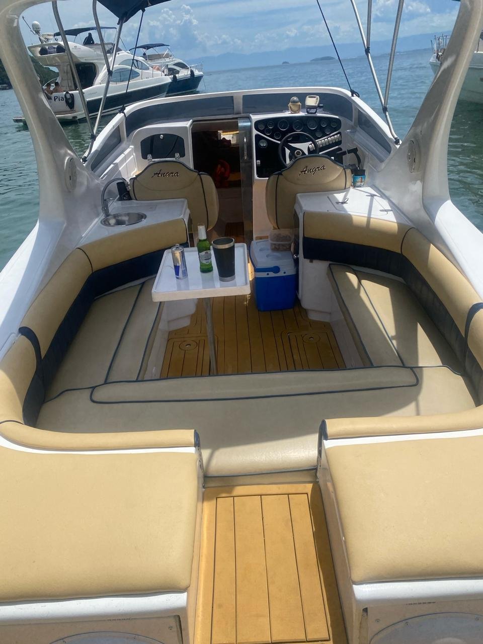 Oportunidade em Angra: Lancha 2012 – Performance e Conforto