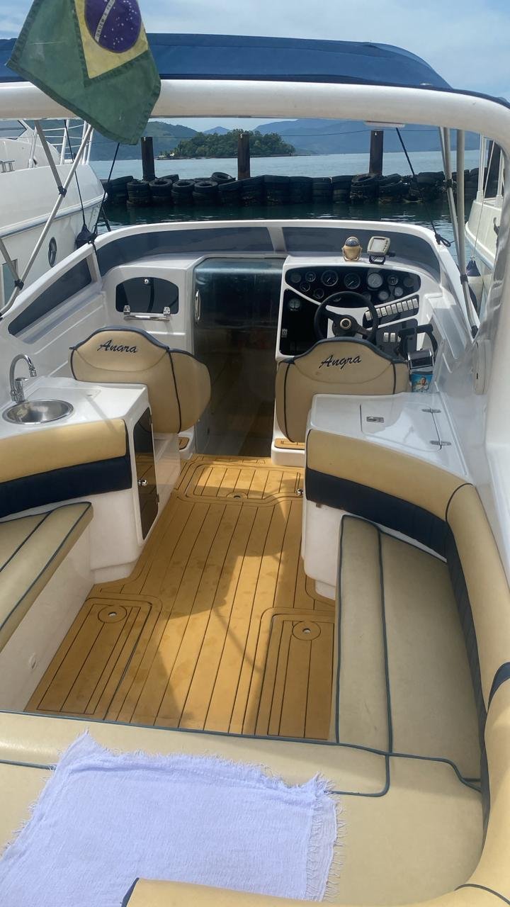 Oportunidade em Angra: Lancha 2012 – Performance e Conforto